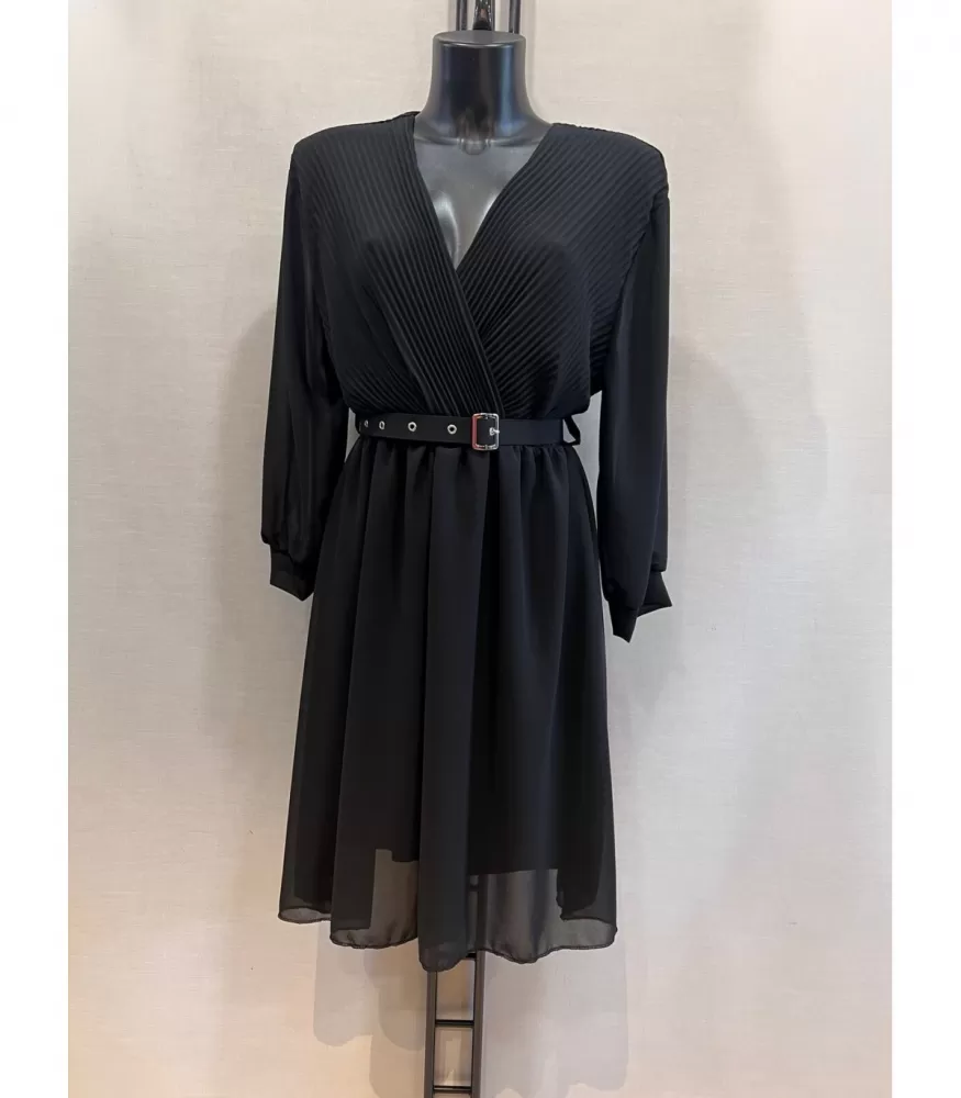 Mily musta hihallinen v-sifonkimekko vyöllä (plus size)