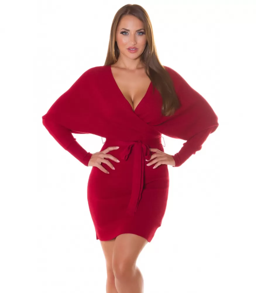 Röd v-stickad klänning med omlottklänning med fladdermusärmar och bälte