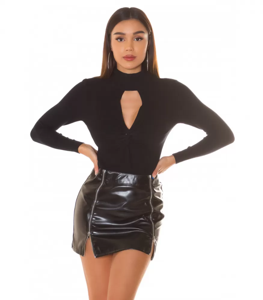 Svart knuten pikétröja med titthål